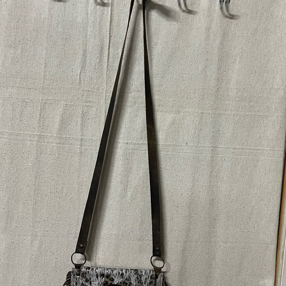 Keep It Gypsy Cowhide Fringe Crossbody Bag and wallet - Picture 3 of 11